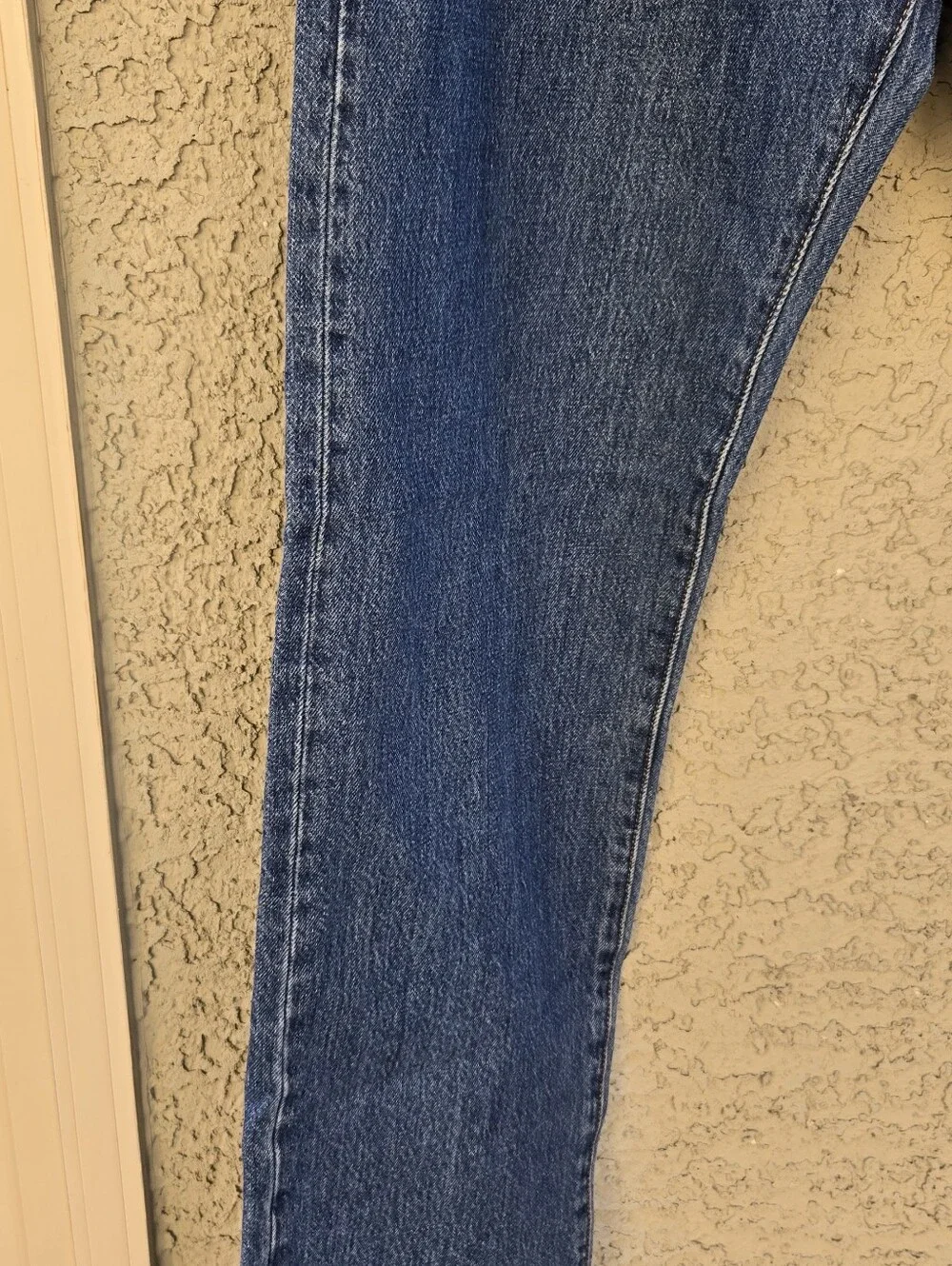 Levi's 501 Classic Men's Blue Denim Jeans - Button Fly - Picture 4 of 11